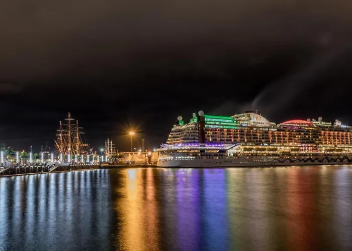 Upscale***las Canteras Beach***balcony Apartament *